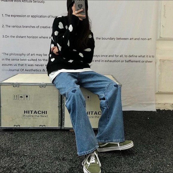 NWT Heart embroidered jeans - Picture 2 of 4